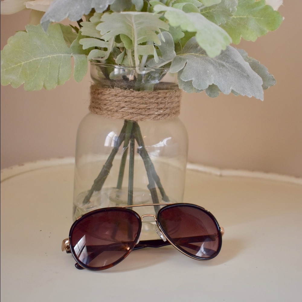 Brown aviators with gold trim
